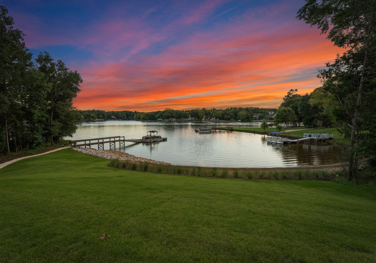 1812 Marthas Vineyard Road | Luxury Waterfront Modern Retreat