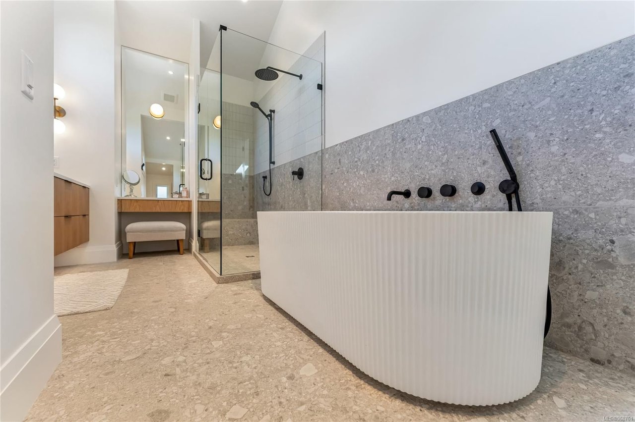 736 Falkland Rd, Oak Bay