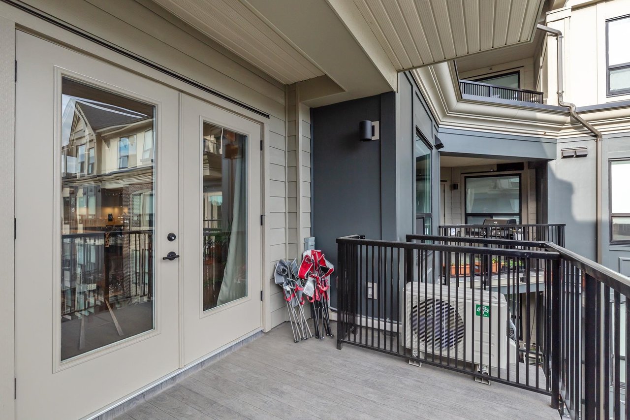 413-2493 Montrose Ave