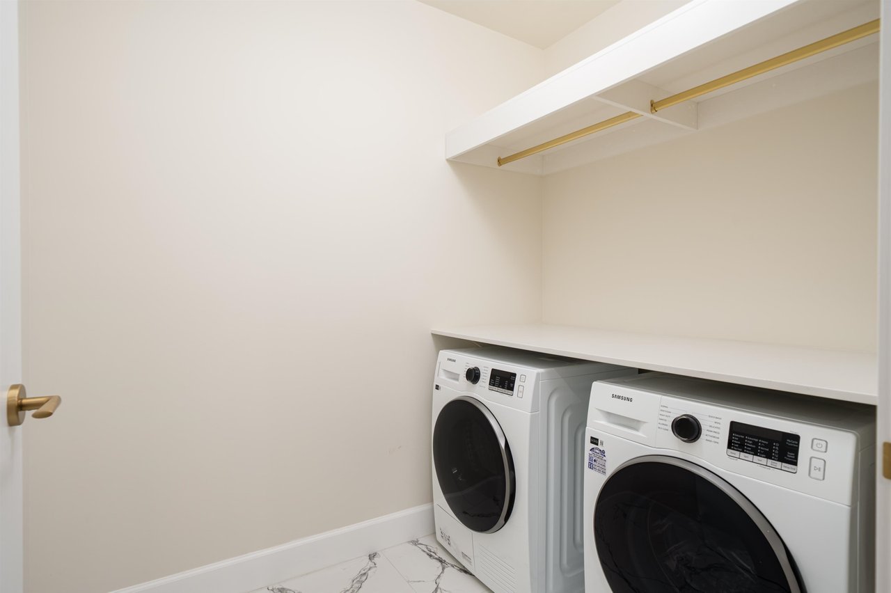 204-3668 W 10th Ave