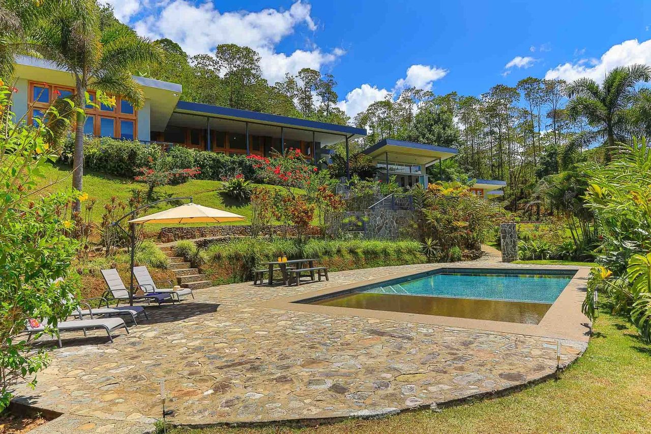 Luxurious Mountain Villa Retreat, Perez Zeledon, San Jose