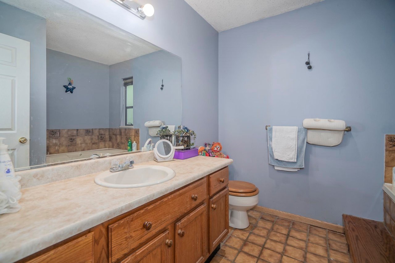 1305 Charter Hill Dr
