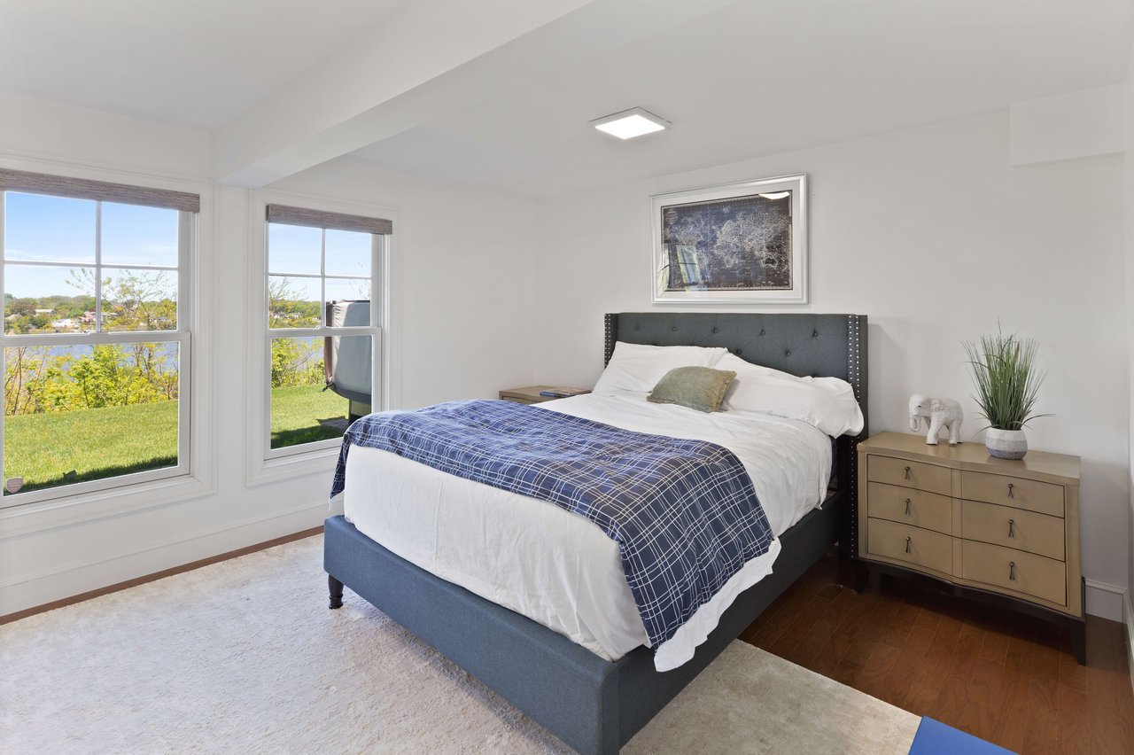 84 Robert Road, Marblehead