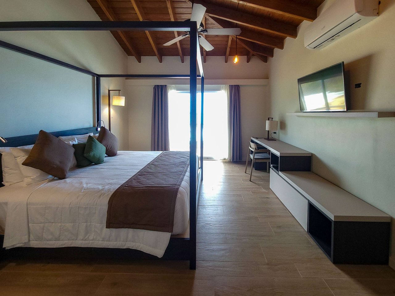 036 Villa 28 Lambert BeachFront