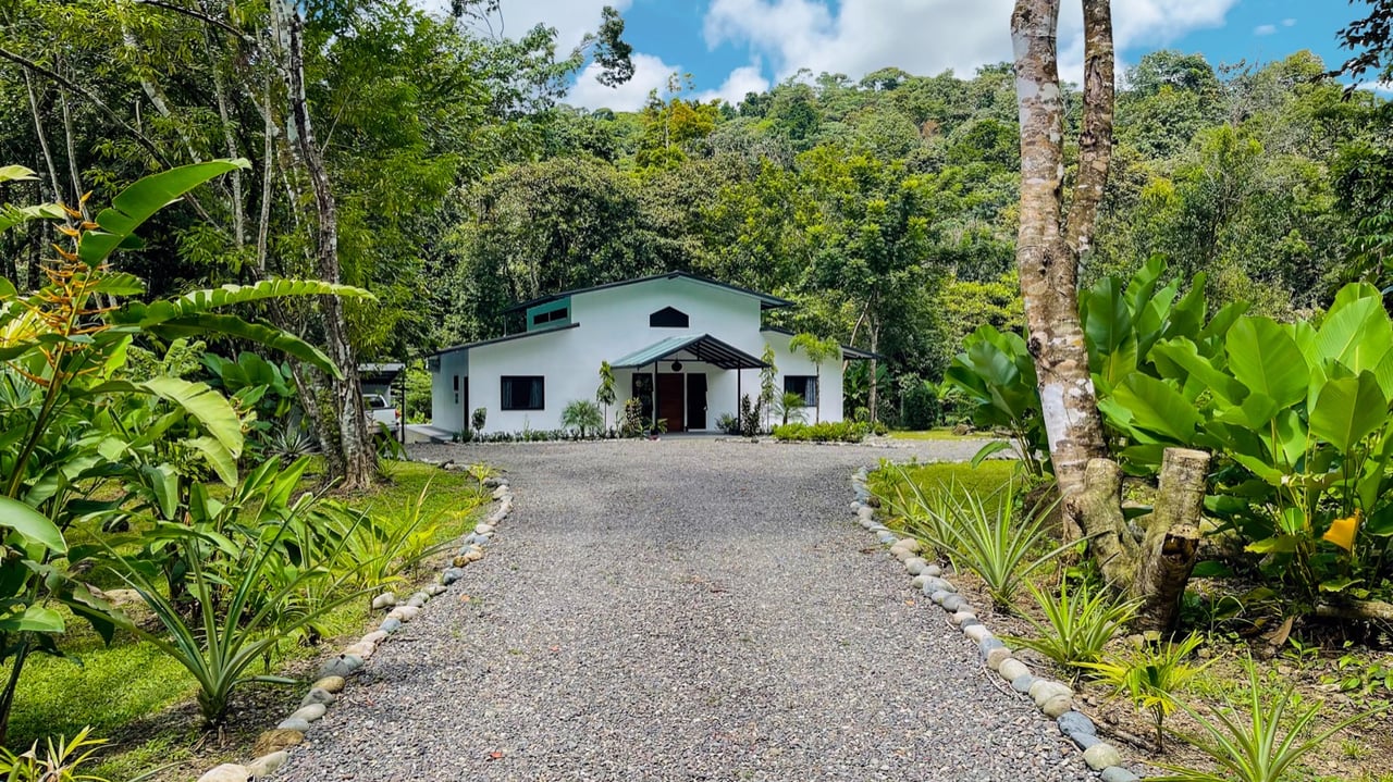 Contemporary Jungle Retreat in Tres Rios, Costa Rica