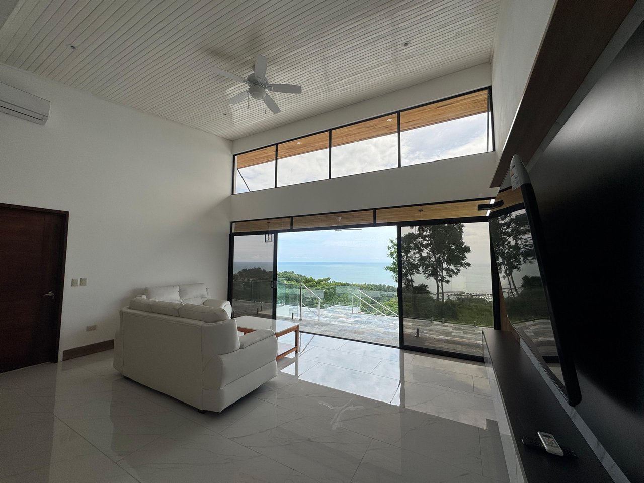 Modern Elegance Meets Incomparable Views, 3BDR&3Baths Home