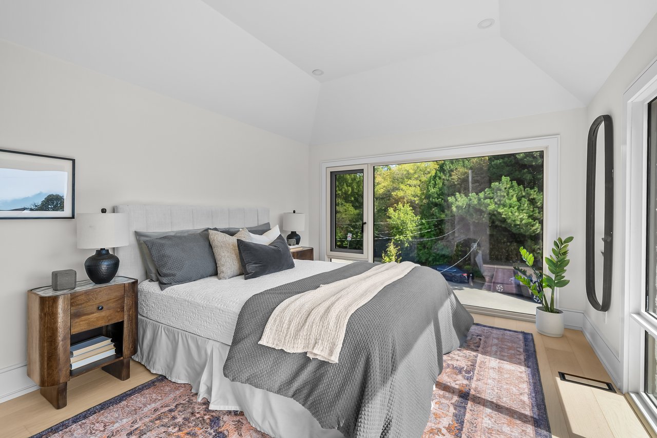 44 Sunnypoint Crescent