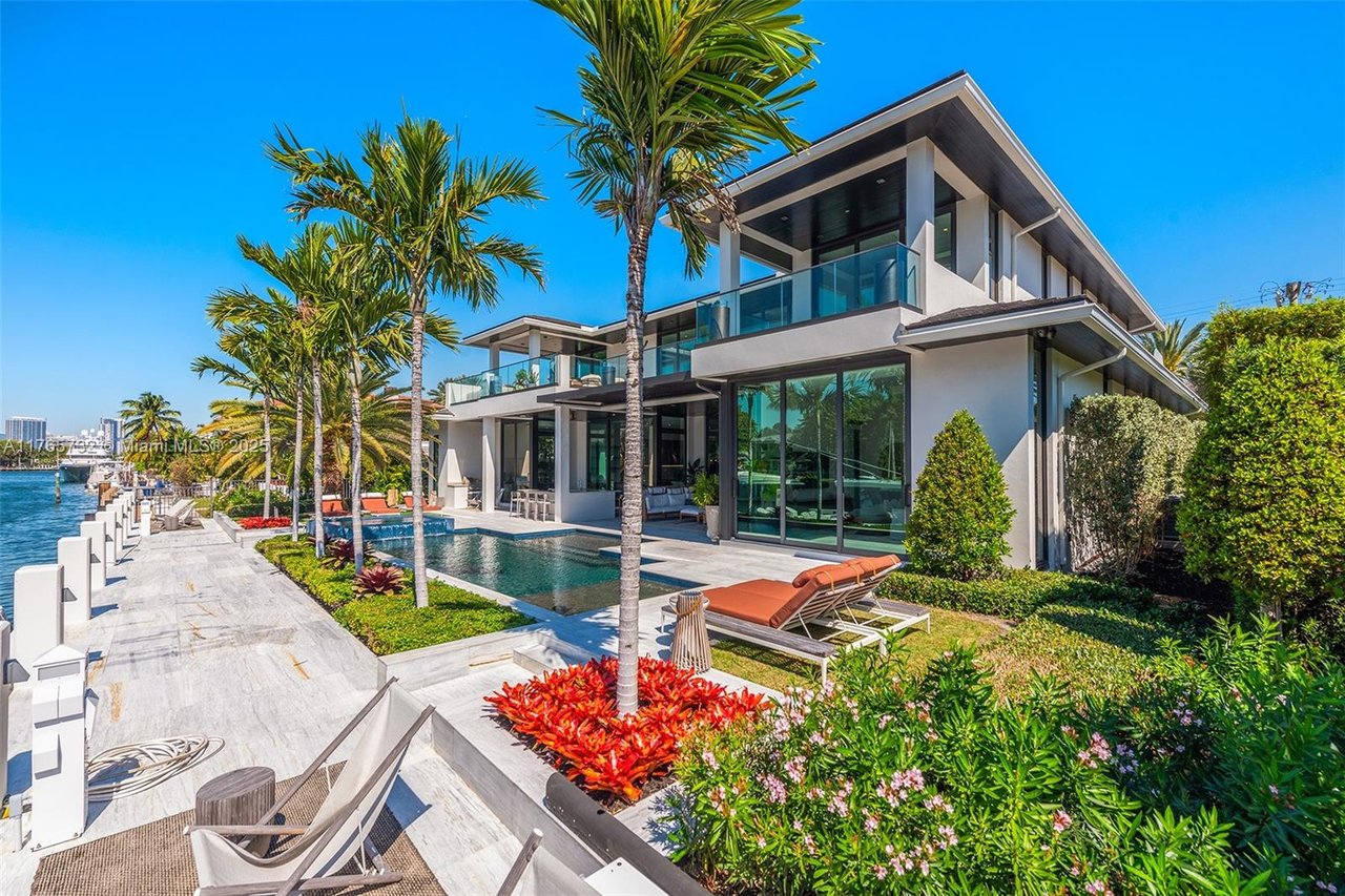 22 Isla Bahia Dr