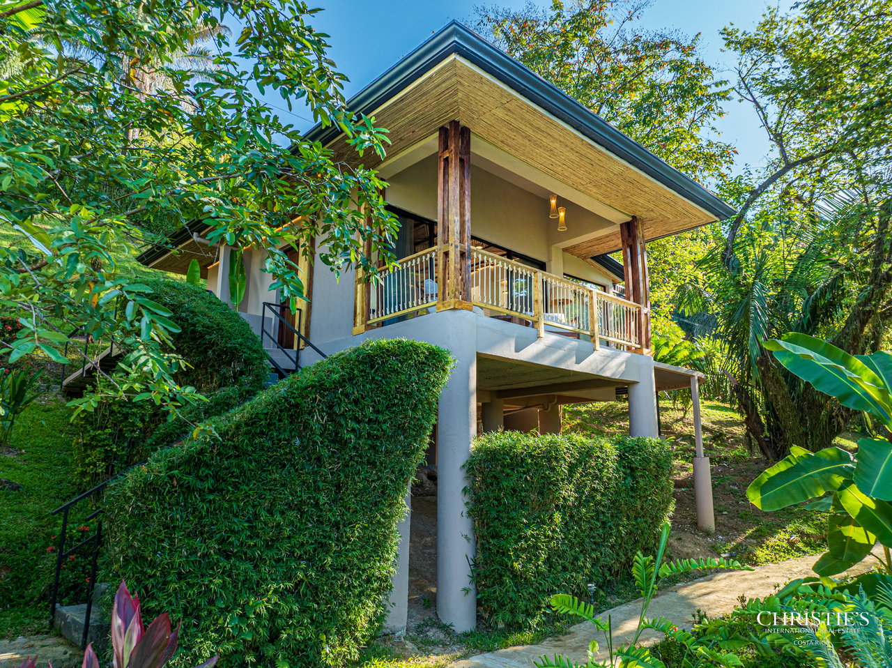 Luxury Hotel Boutique with Ocean Views | Walking distance to the beach | 13.2 Acres