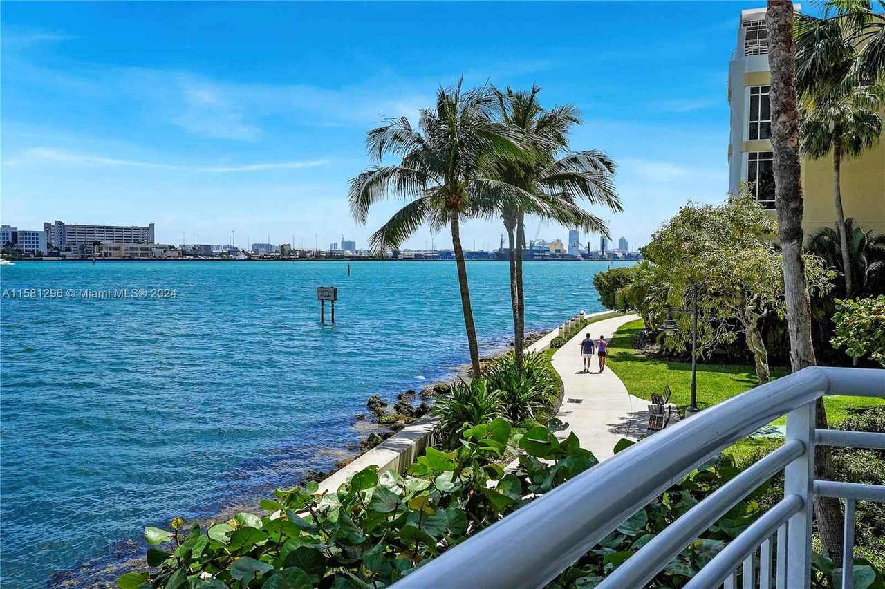 848 Brickell Key Dr Unit 204