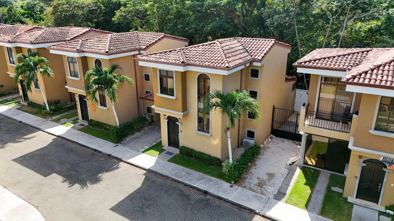 Coastal Retreat TownHome in Arrecifes