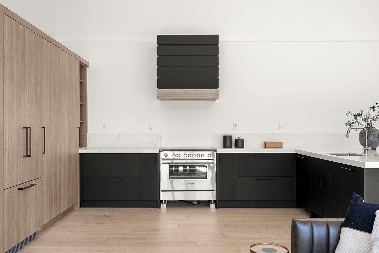3500 E LINCOLN Drive 26