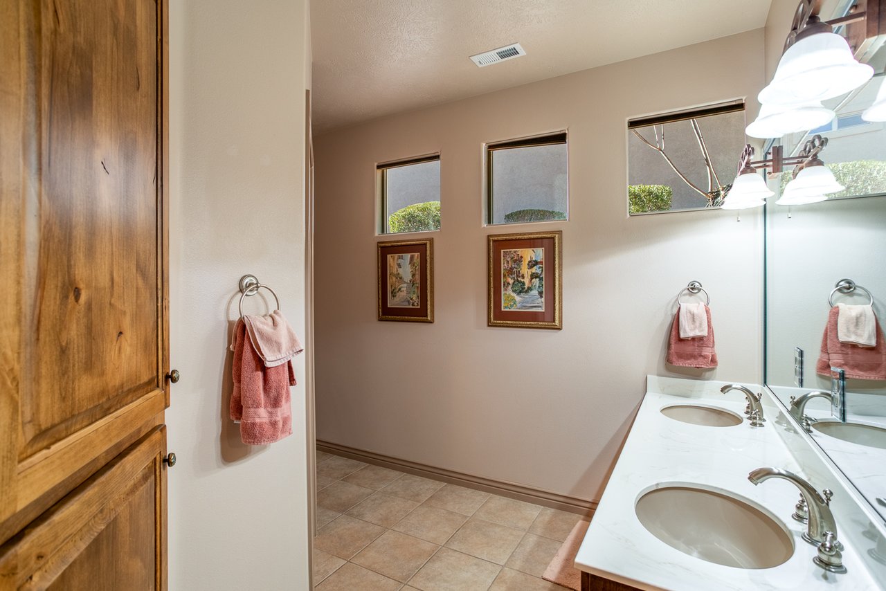1319 W Red Butte Dr