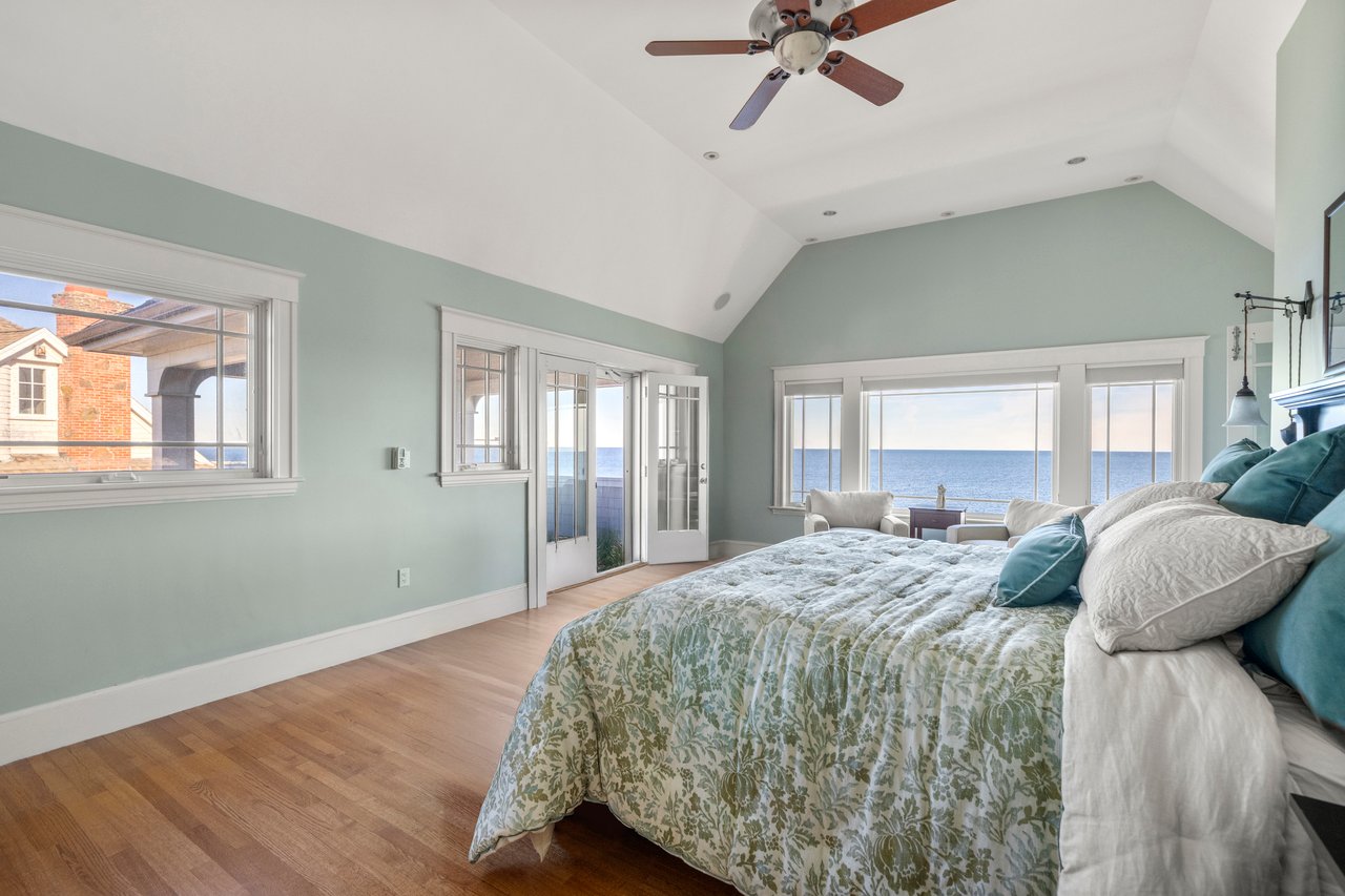 21 Circuit Ave, Scituate