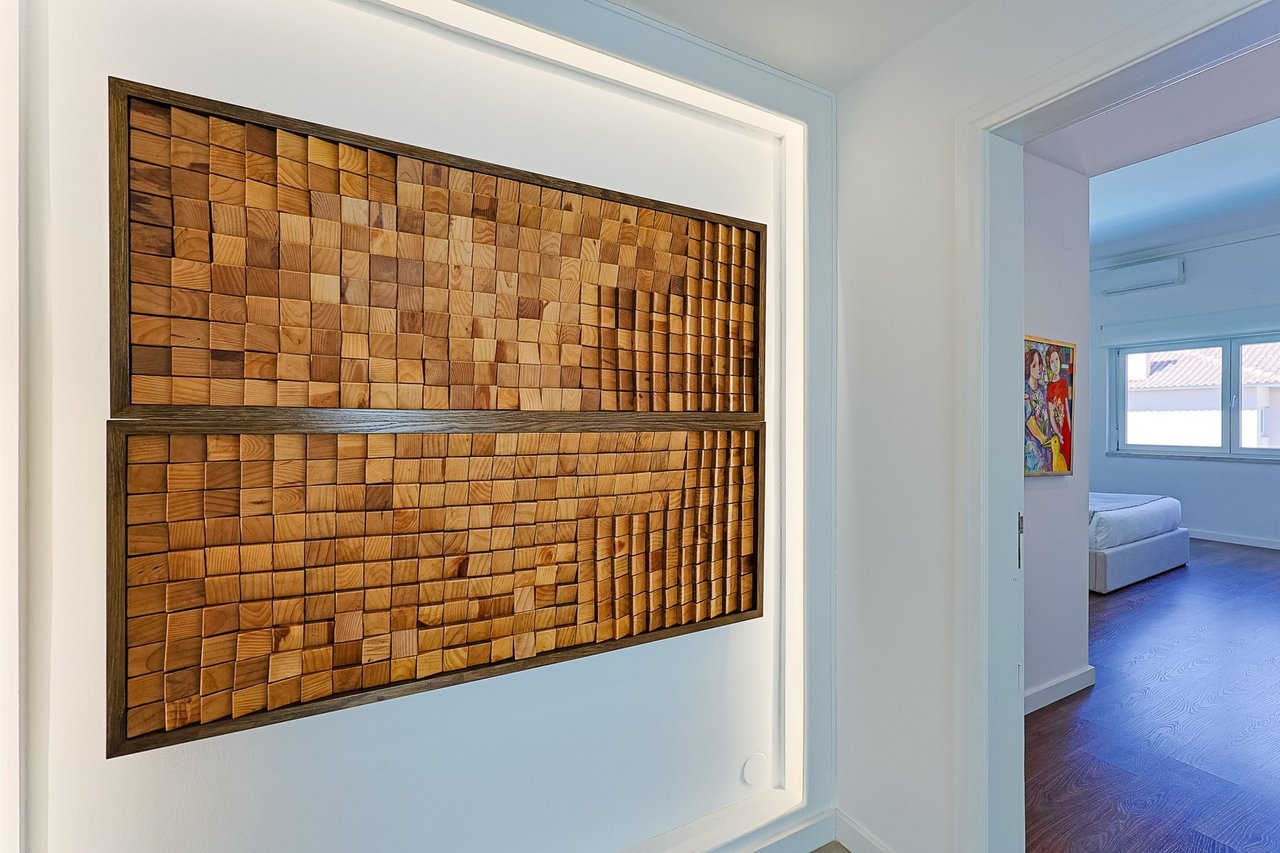 Stylish Renovated 5-Bedroom Villa with Pool in Monte Estoril’s Prestigious Avenida de Portugal