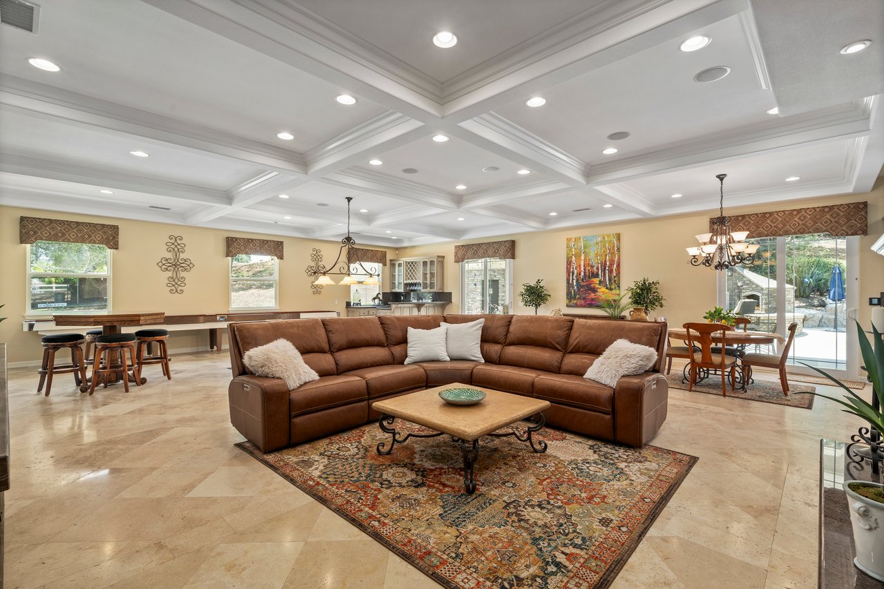 42600 Avenida Escala