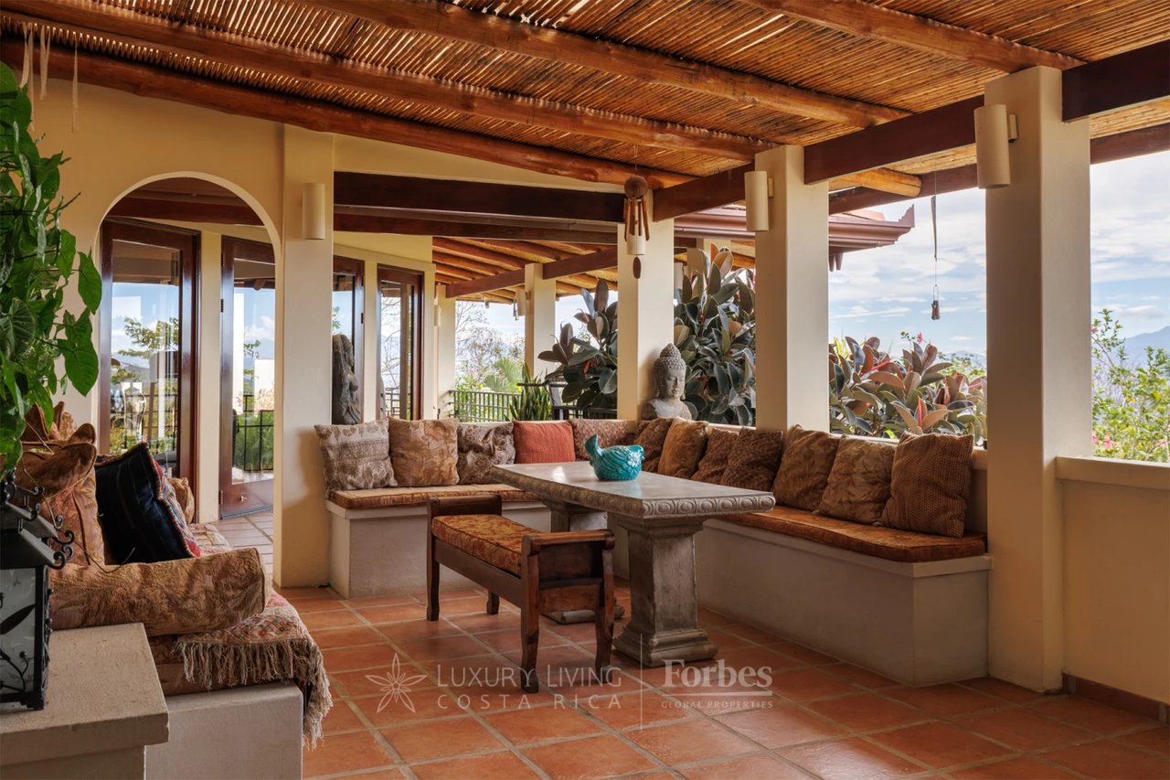 20875 - Villa Plumeria: Atenas, 3.8 Ha with Pool, Coffee Plantation & Views