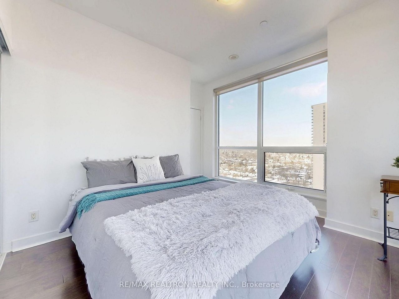 PENTHOUSE ON ENGLINGTON CROSSTOWN LRT