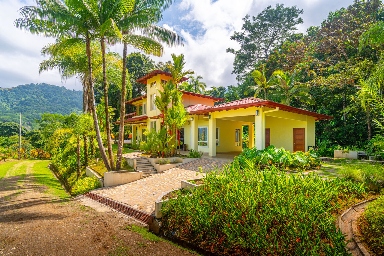 Casa de Orquideas - Mountains, Ocean and Jungle with Privacy In Gated Community, Ojochal
