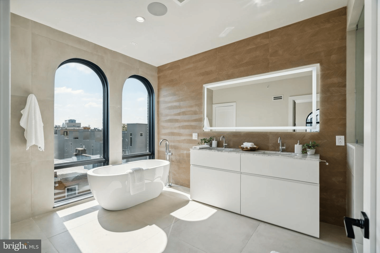 160-64 N 2nd St #601, Philadelphia, PA 19106