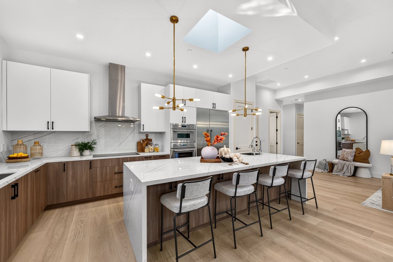 1084 Moffett Circle, Palo Alto, California 94303