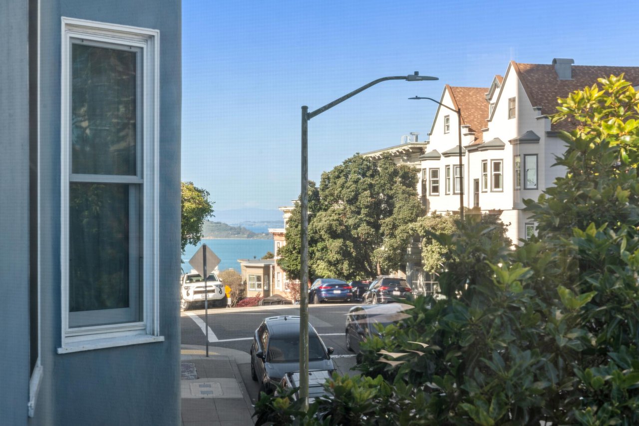 1845 Leavenworth #202