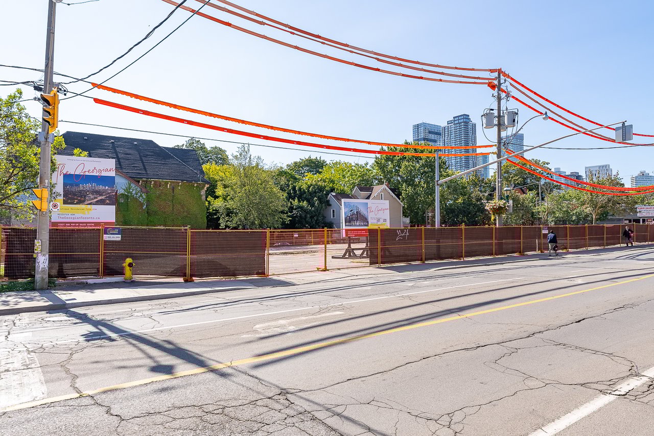 237 Gerrard Street E 