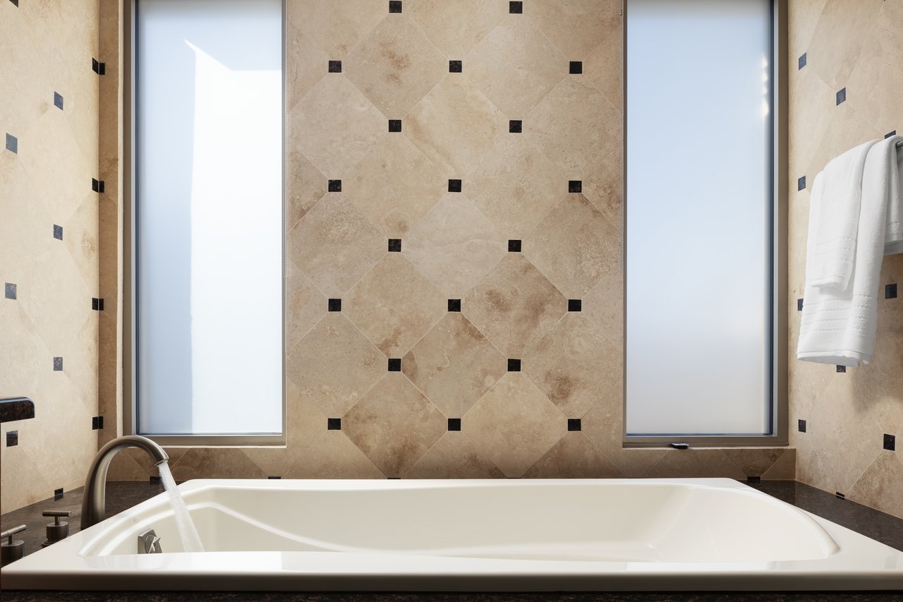 2402 E ESPLANADE Lane 1001