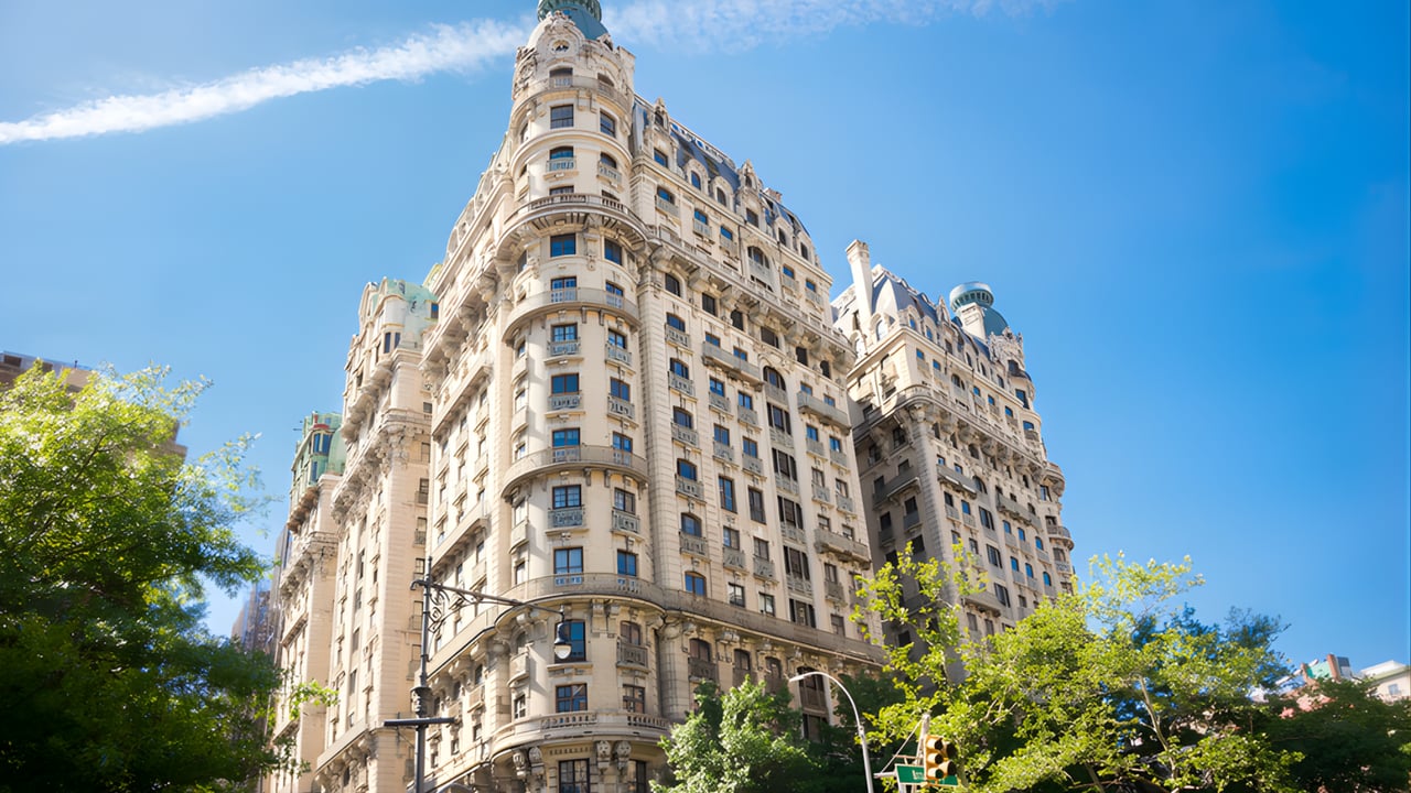 Buying and Selling at the Same Time? Here’s How Manhattan Homeowners Can Make It Work