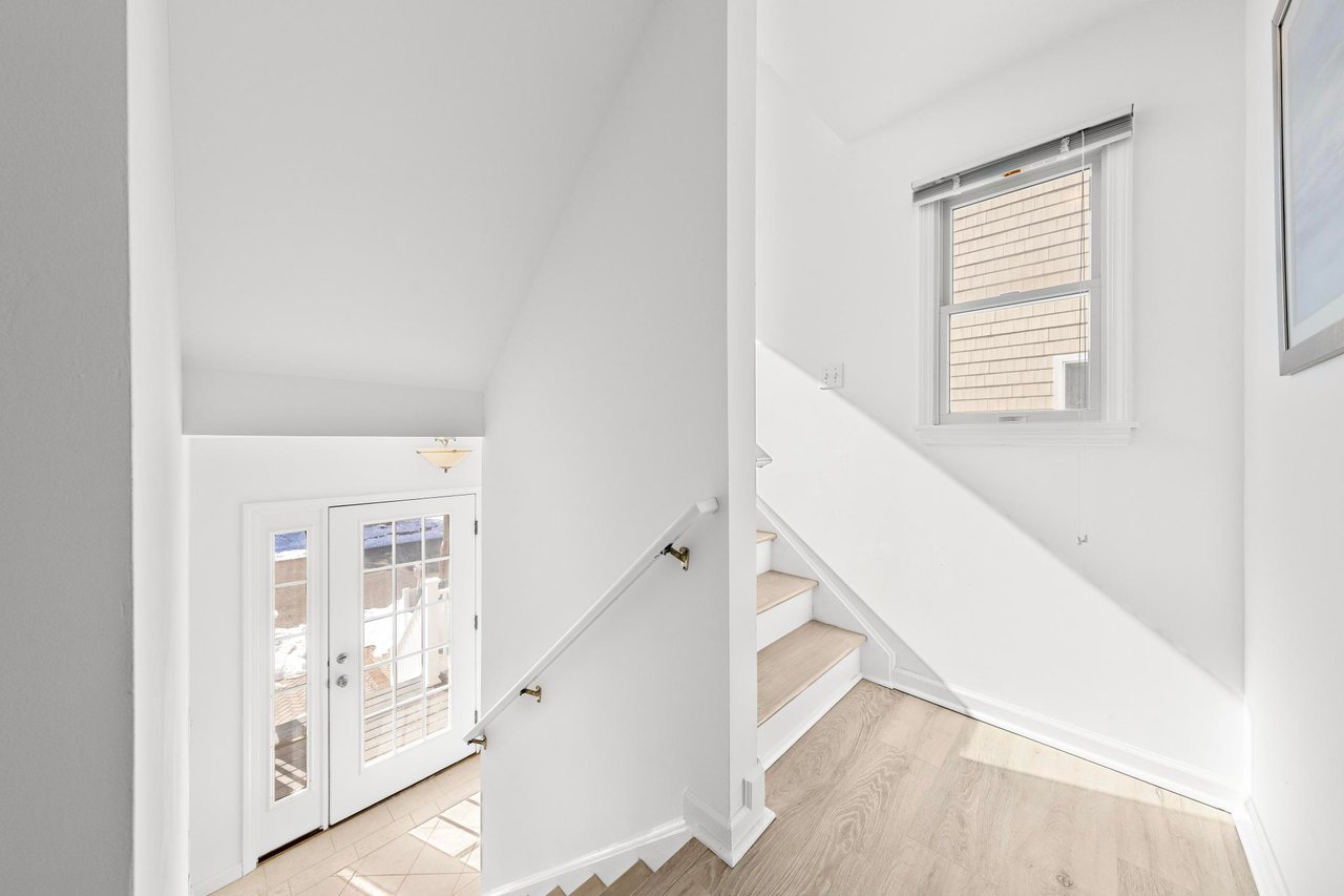 7 W Julia Ave, Long Beach Twp