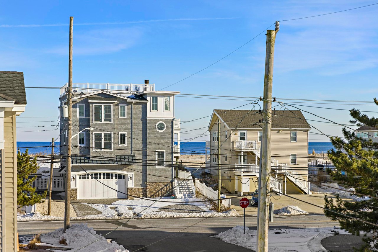 7 W Julia Ave, Long Beach Twp