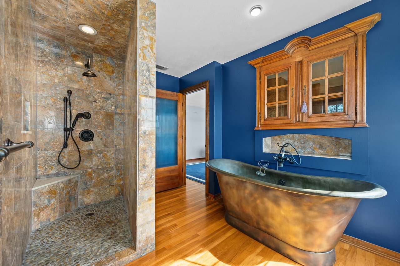 401 Crestview Drive and 309 Cliff Circle