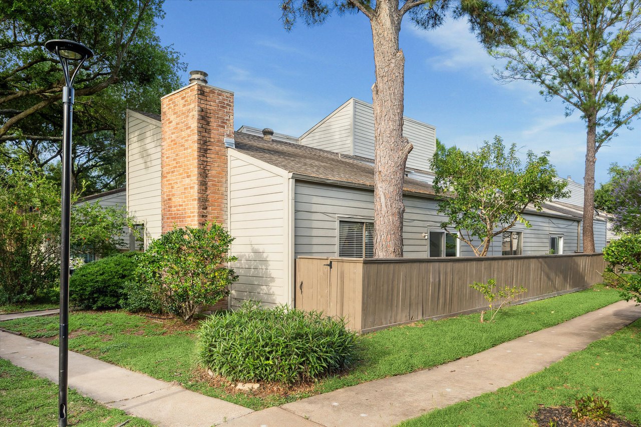 Lakeside Place Townhome in Briar Forest