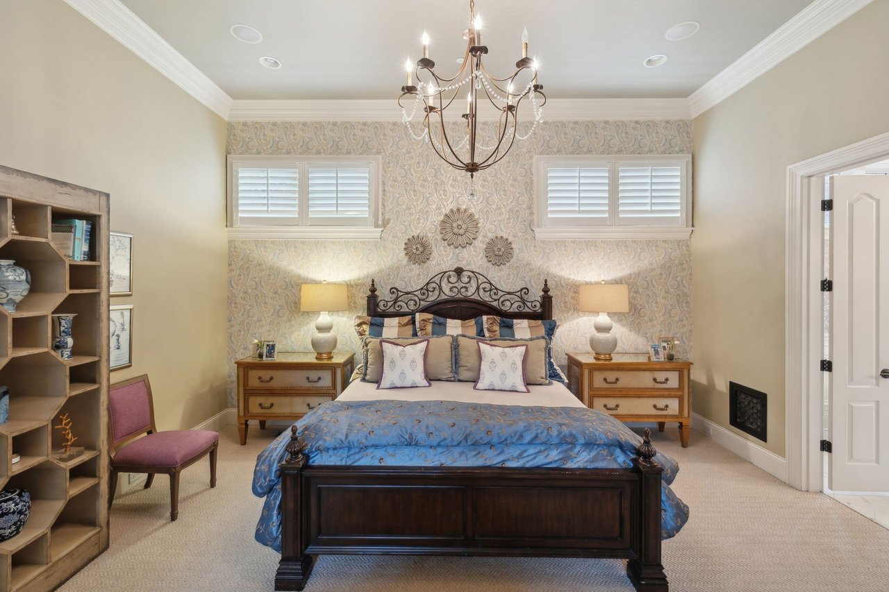 1025 Falling Leaf Cir