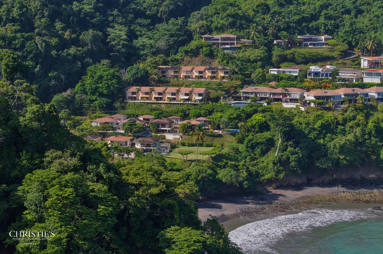 Exquisite Corner Townhouse with Panoramic Ocean Views – Faro Escondido
