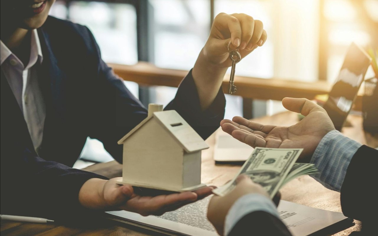 How to Handle Multiple Offers on Your Home