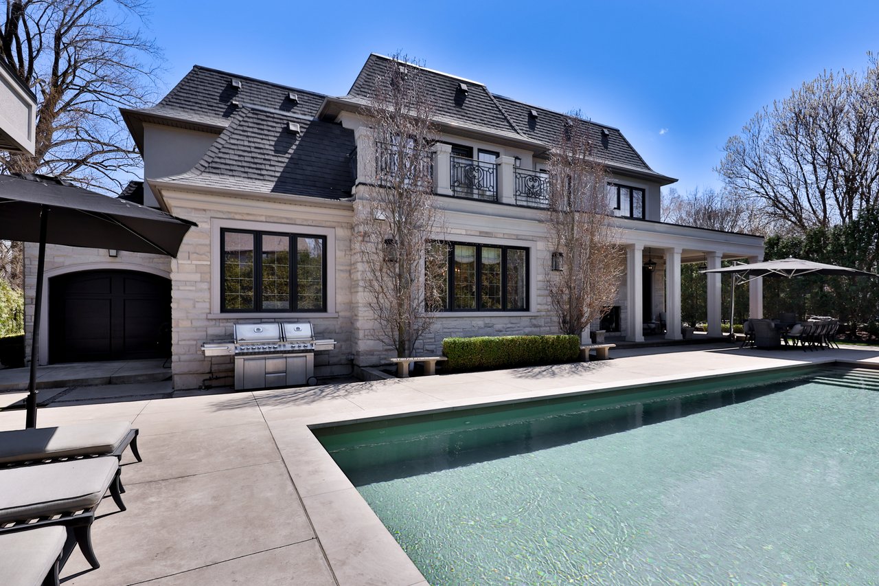 1497 Lakeshore Road W