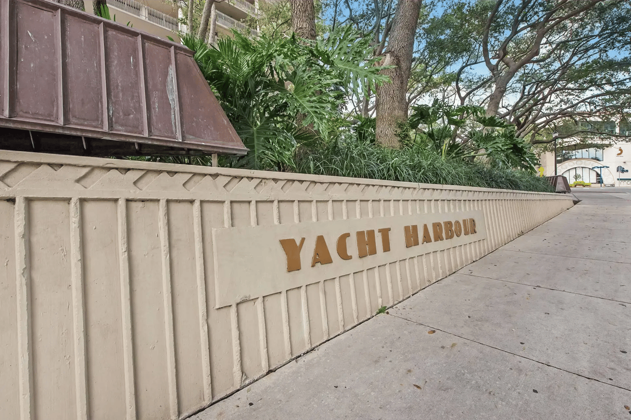 2901 S Bayshore Drive # 1B