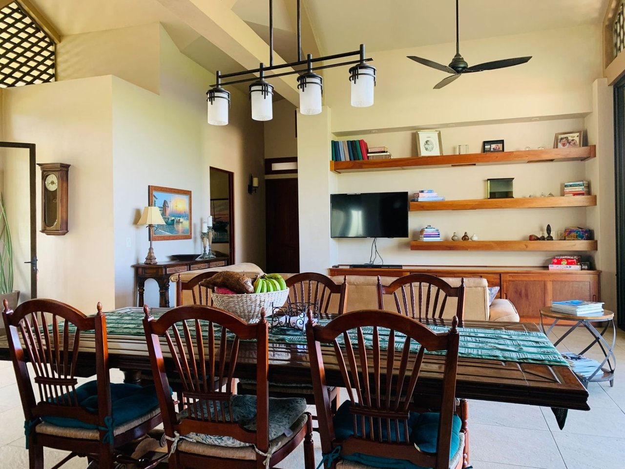 Ocean View Estate with Guest Cabins, Ojochal, Puntarenas