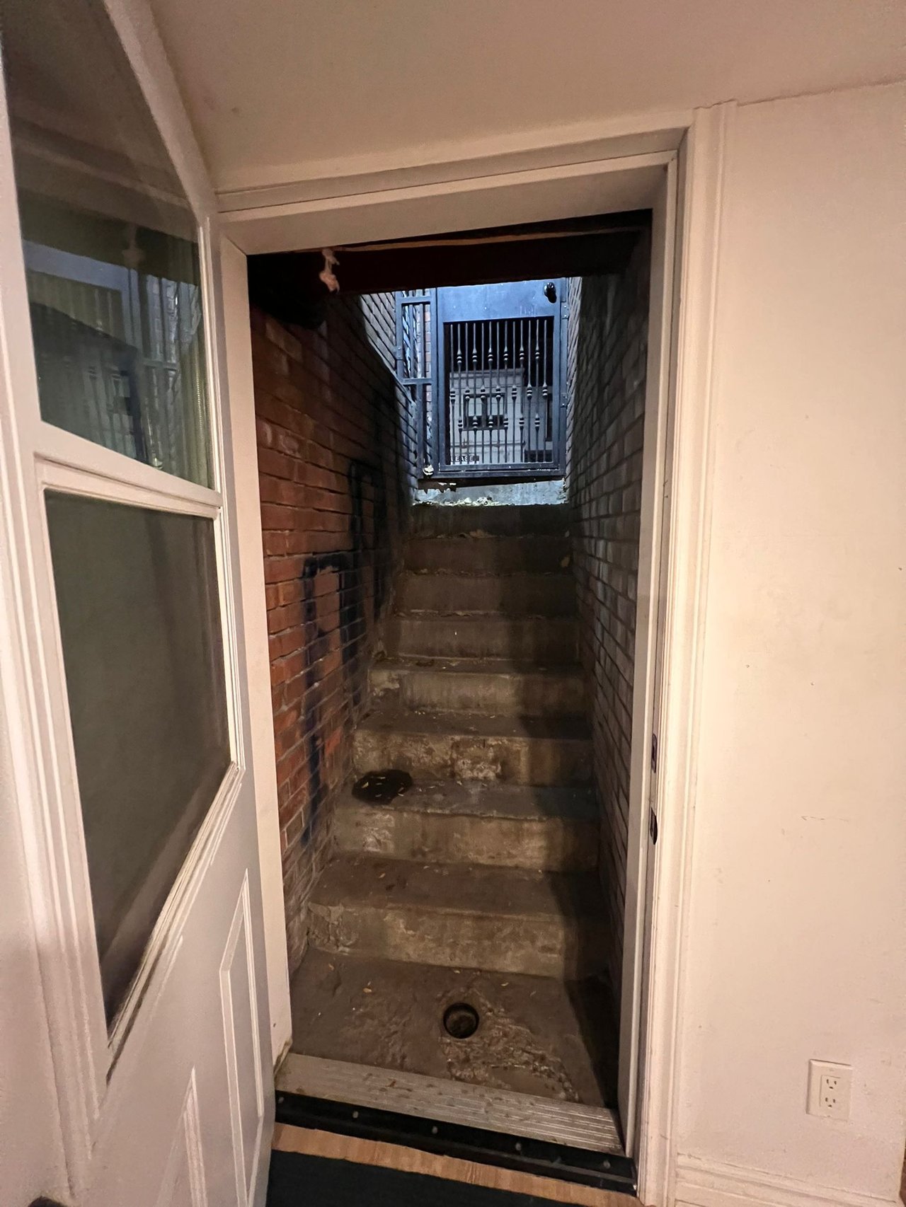 316 Queen St E Unit: 314