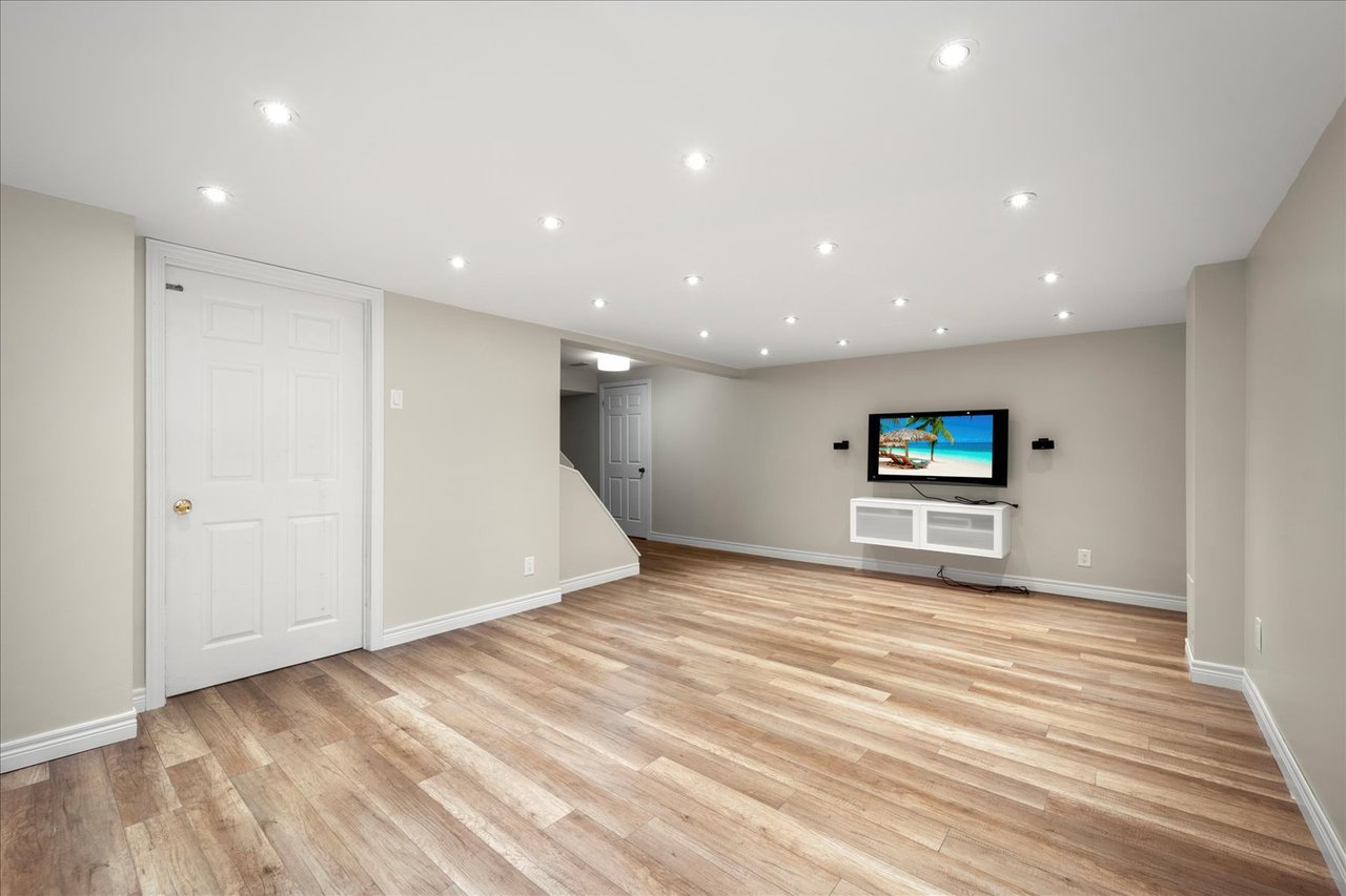 438 Claremont Cres