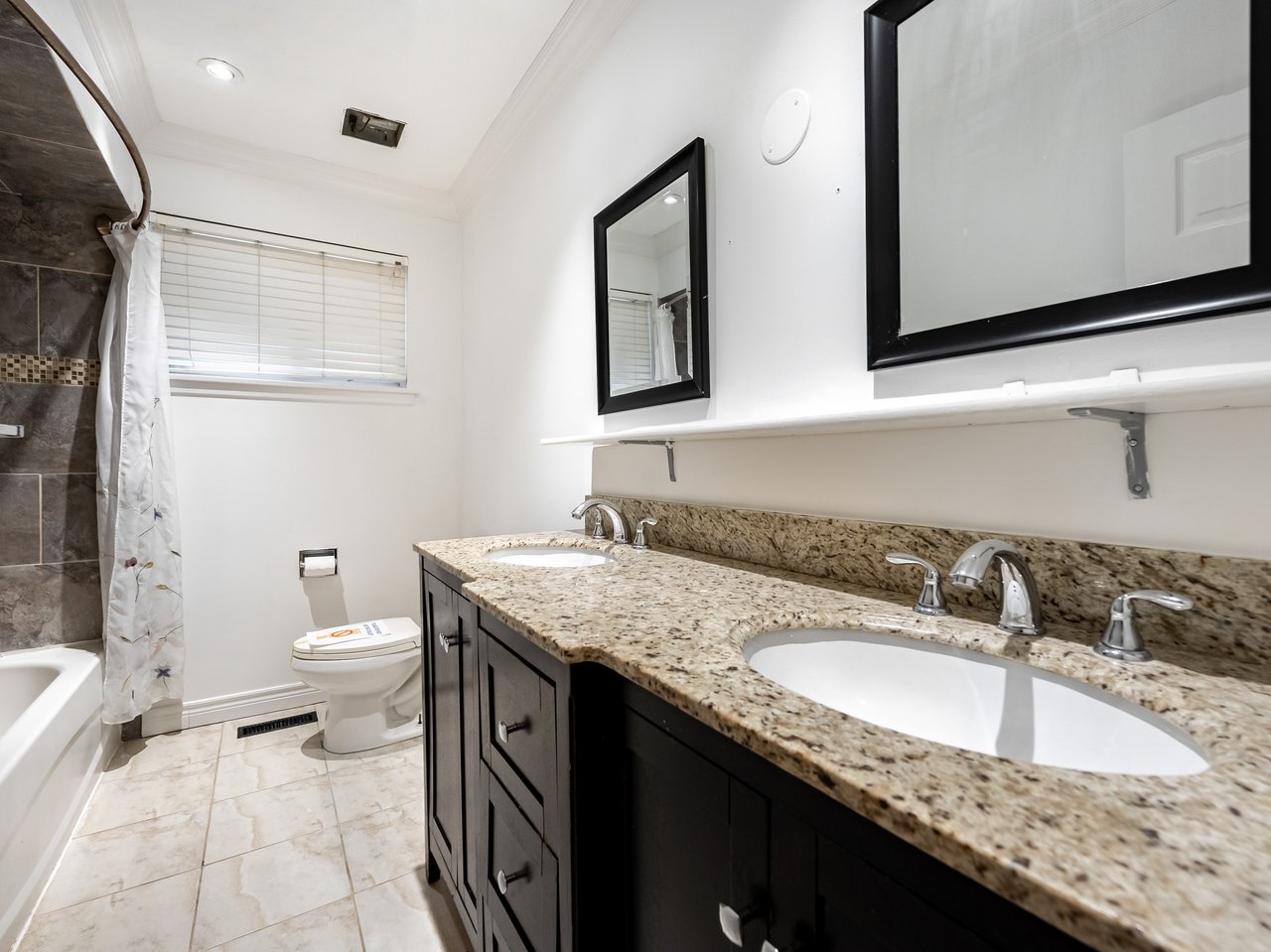 28 Lakeland Crescent