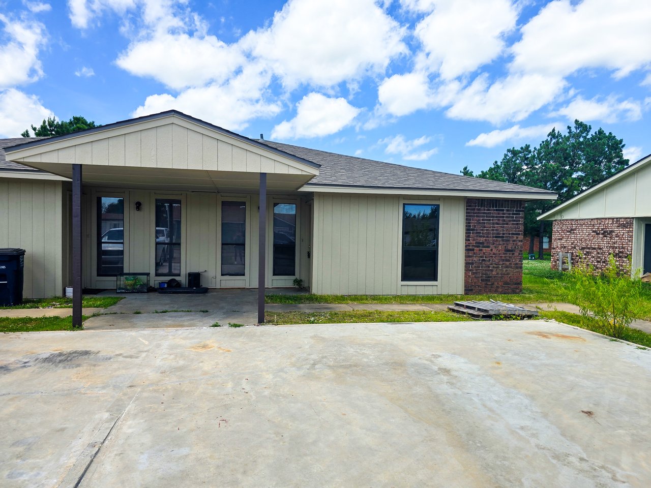 4104 N Market