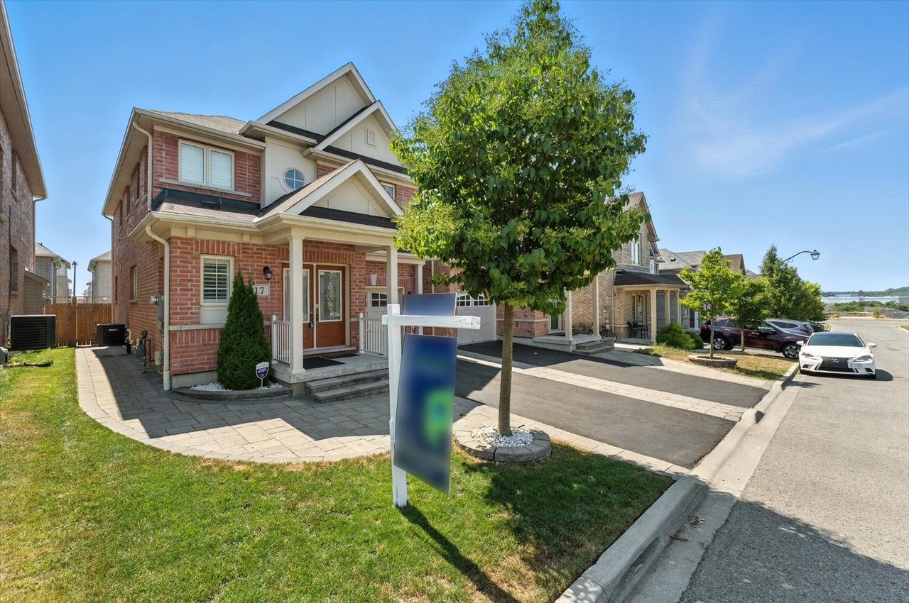 17 Holroyd St