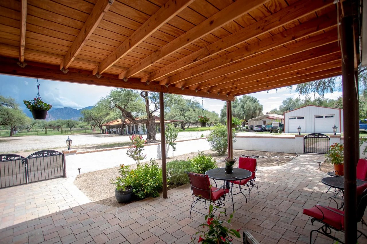 3155 W Elephant Head Rd