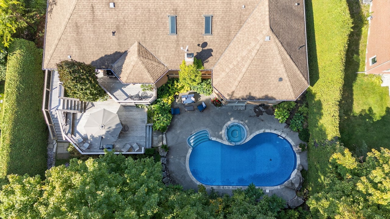 6 Falling Leaf Crt, Aurora