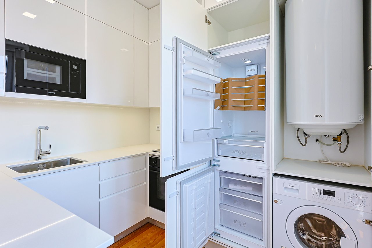 Elegant New T2 Apartment with Two Suites in Monte Estoril