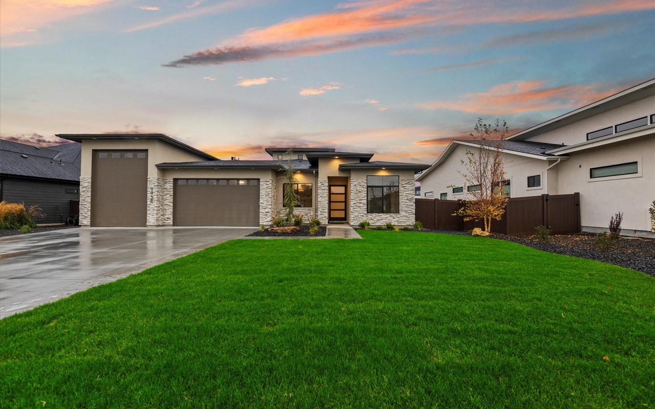 Modern Craftsman at the Base of the Star Foothills