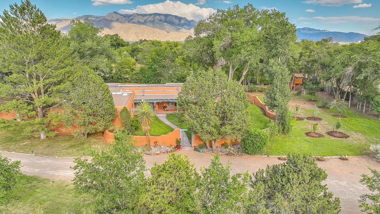 5910 Corrales Rd