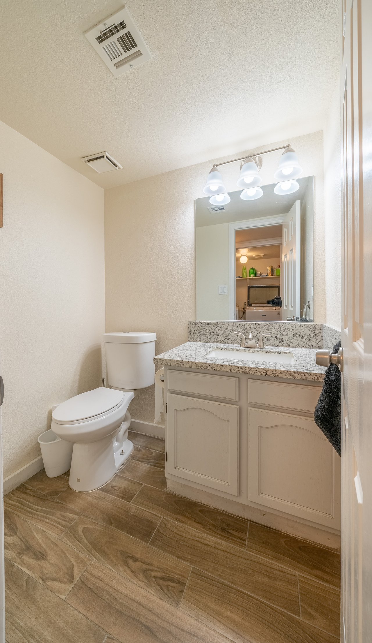 5620 Desert Creek Way